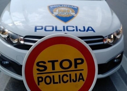 Slika /2014/Polaganje-tonfa/Stop policija.jpg